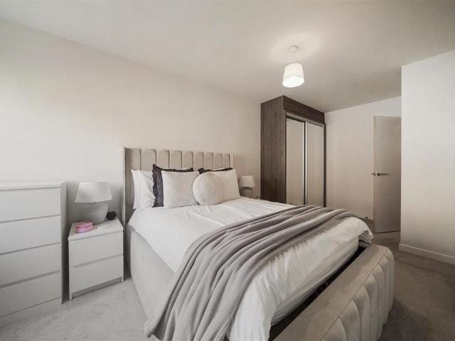 Flat for sale in Springfield Village, Greater London