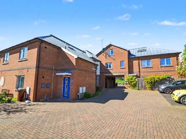 Flat for sale in Hampshire