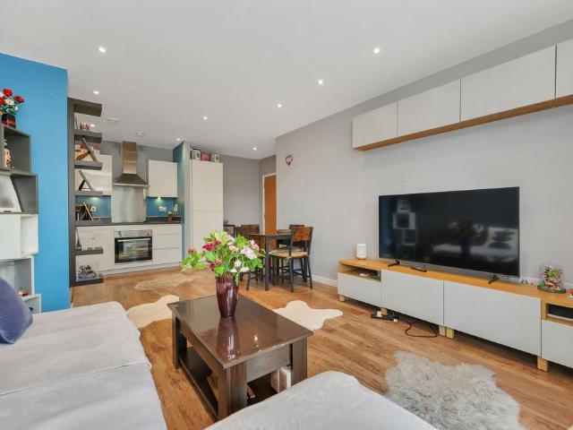 Flat for sale in Dollis Hill, Greater London