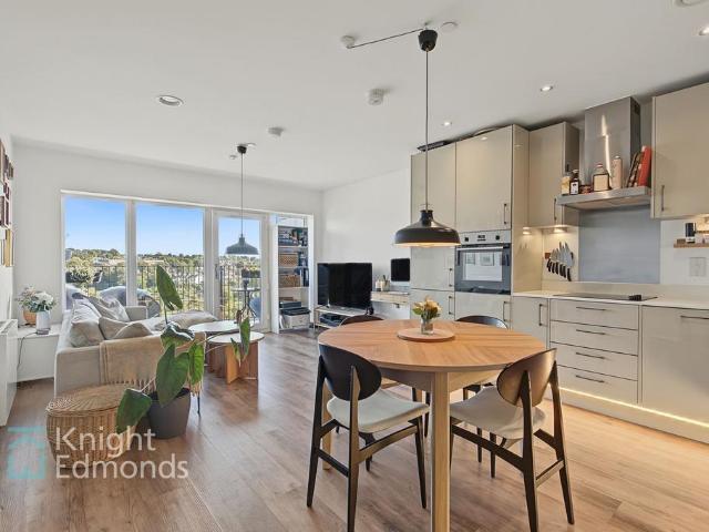 Flat for sale in Allington, Midway