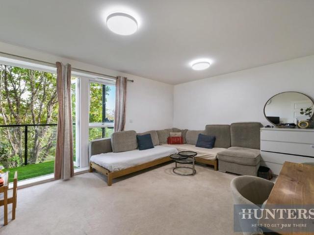 Flat for sale in London Borough of Hounslow, Greater London