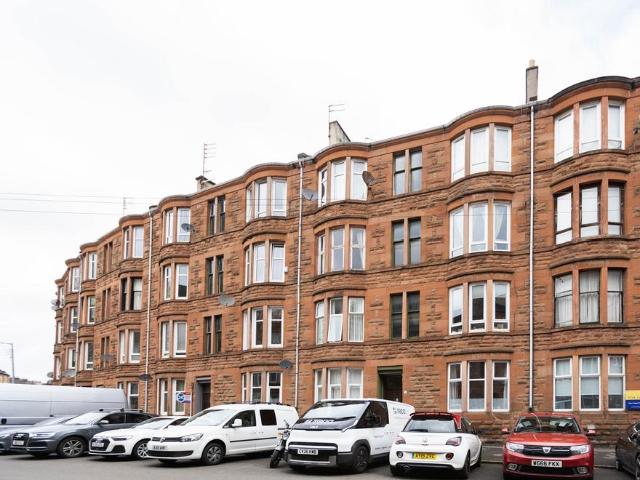 Flat for sale in Strathbungo, Scotland