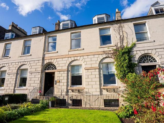 Flat for sale in Bridgend, Perth