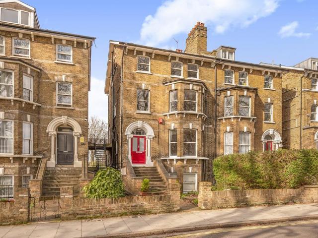 Flat for sale in East Dulwich, Greater London