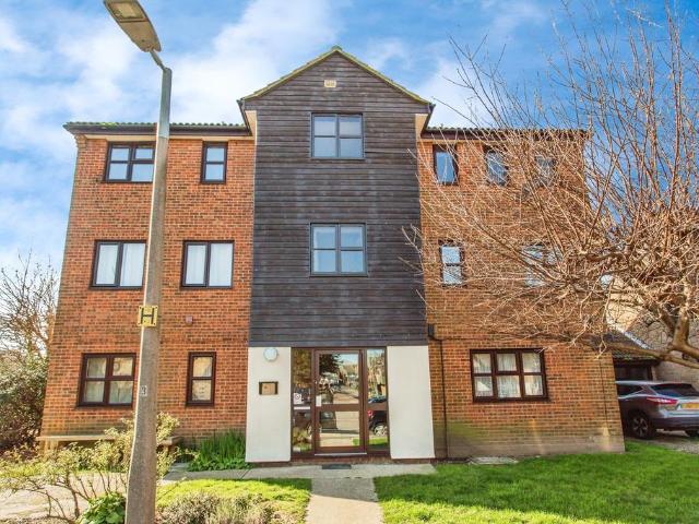 Flat for sale in North Shoebury, Alton Barnes