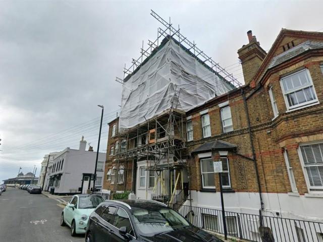 Flat for sale in Oxenden, The Bridge