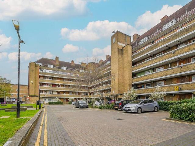 Flat for sale in St. George in the East, Shadwell