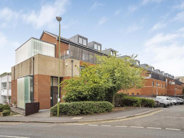 Flat for sale in St Albans, Five Acres