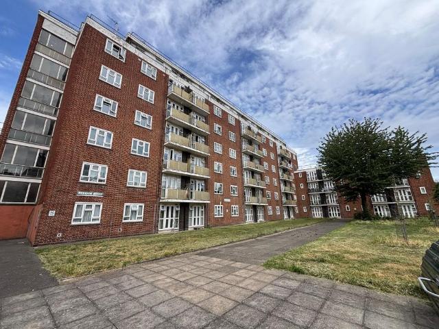Flat for sale in Stoke Newington, Greater London
