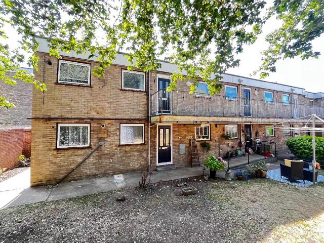 Flat for sale in Ardleigh Green, Greater London