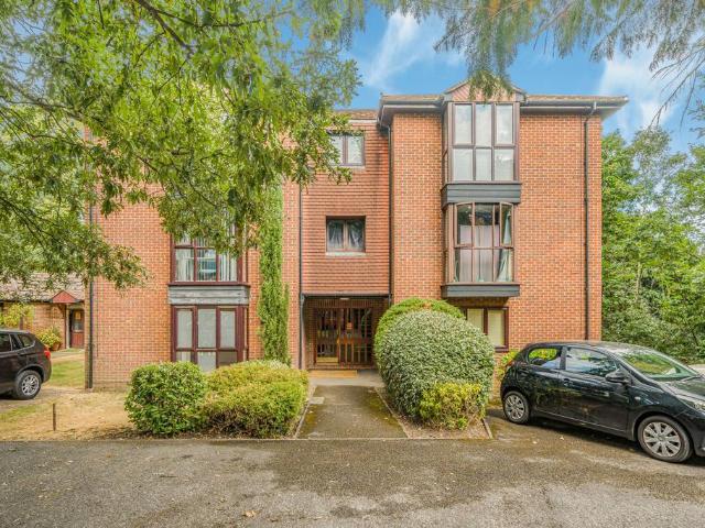 Flat for sale in Hersham, Walton-on-Thames