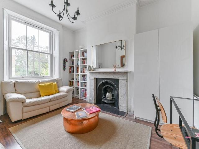 Flat for sale in London Borough of Croydon, Selhurst