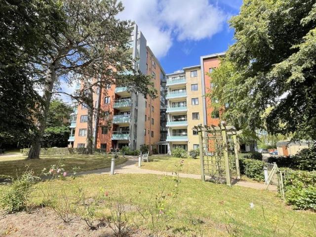 Flat for sale in Poole