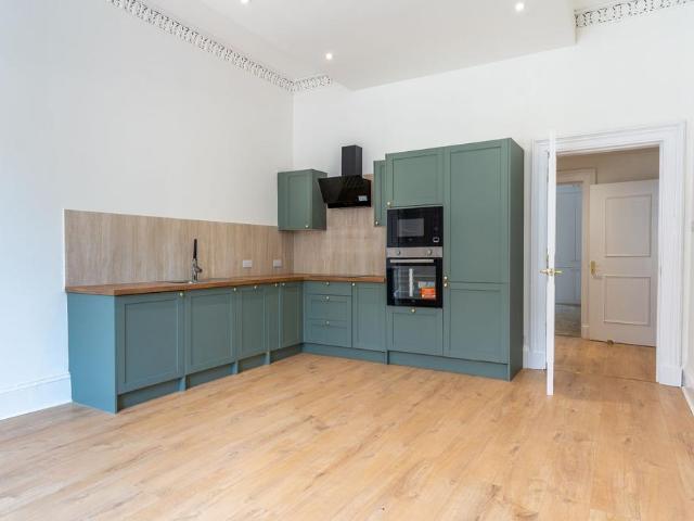 Flat for sale in Cambuskenneth, Scotland