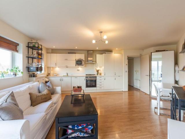 Flat for sale in Haggerston, Greater London