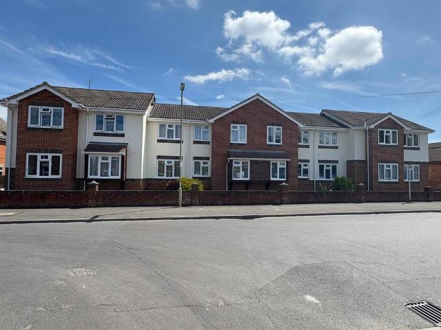 Flat for sale in Fleet, Hart