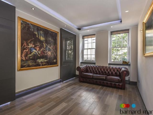 Flat for sale in Seven Dials, Bloomsbury