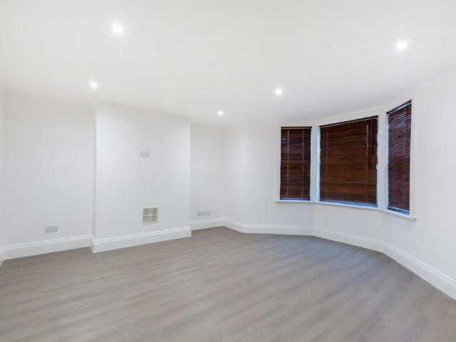 Flat for sale in London Borough of Croydon, Thornton Heath