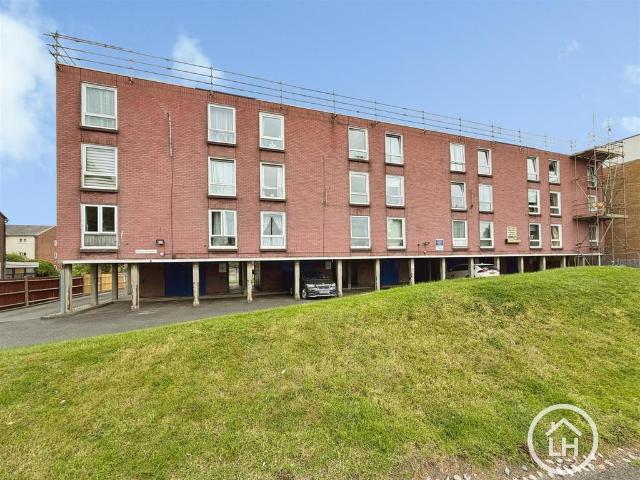 Flat for sale in Brompton, Gillingham