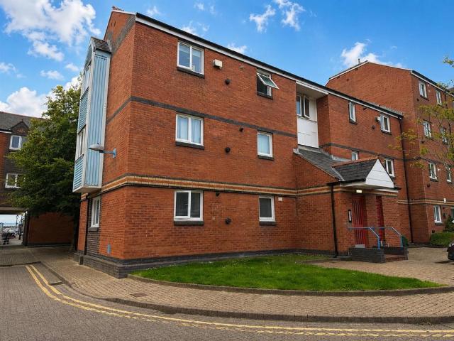 Flat for sale in SA1 Swansea Waterfront, Nangreaves