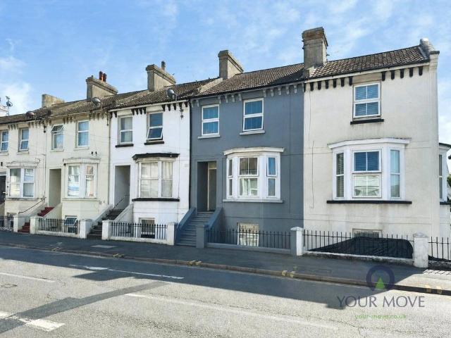 Flat for sale in Roselands, Eastbourne