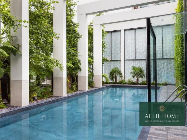 Flat for sale in Canary Wharf, Greater London