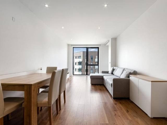 Flat for sale in Blackwall, Greater London