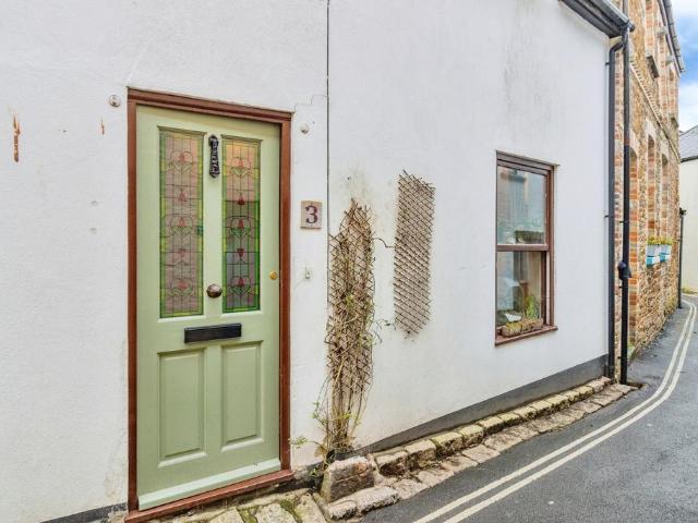 Flat for sale in Strode, Devon