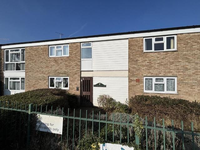 Flat for sale in Luton, Chatham