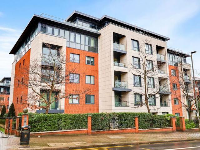 Flat for sale in Putney, Greater London