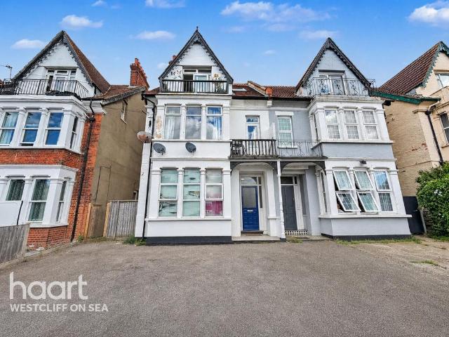 Flat for sale in Alton Barnes, Essex