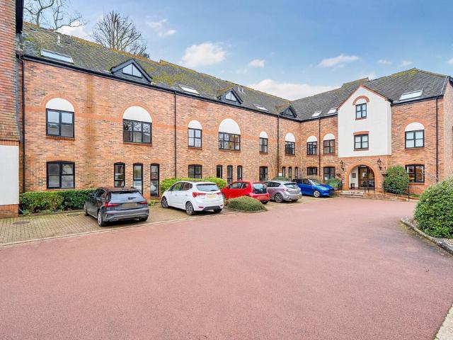 Flat for sale in Bolton Low Houses, Hampshire