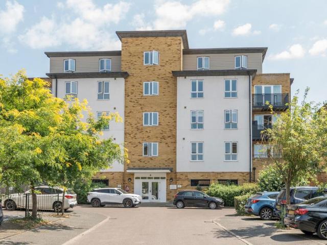 Flat for sale in Greater London