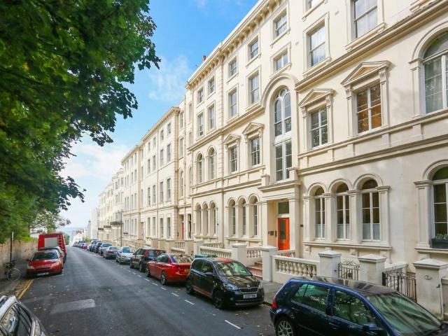 Flat for sale in Brunswick, Brighton