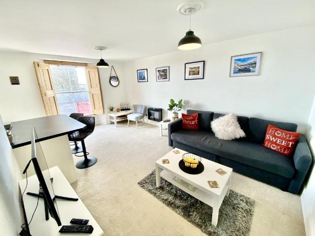 Flat for sale in Tenby, Wales