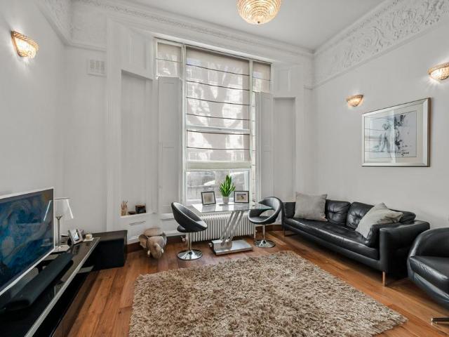 Flat for sale in Maida Vale, Greater London