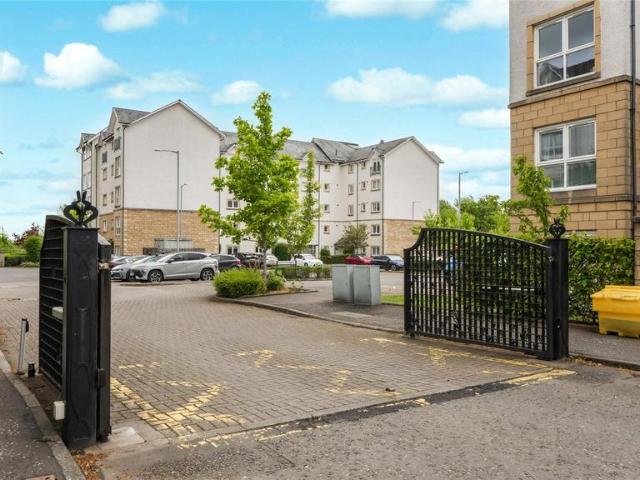 Flat for sale in Cambuskenneth, Scotland