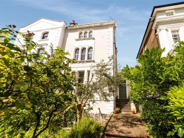 Flat for sale in Kentish Town, Greater London