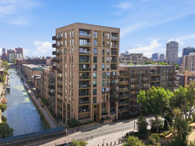 Flat for sale in Poplar Grove, Greater London
