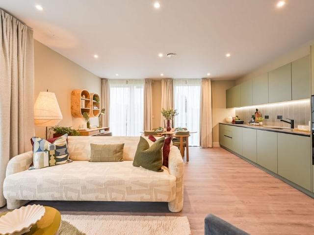 Flat for sale in West Heath, Greater London