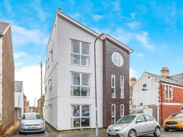 Flat for sale in Maindy, Cardiff