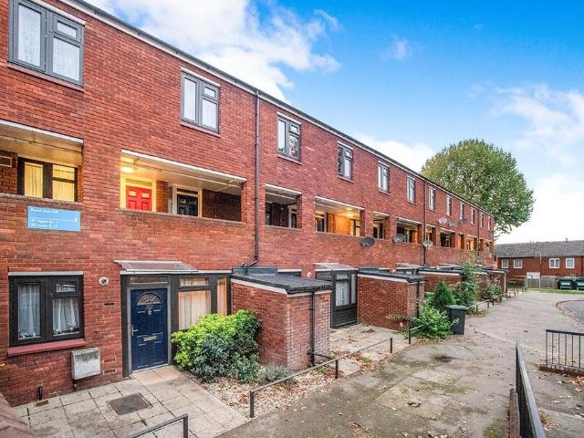 Flat for sale in Burnt Ash Green, Greater London