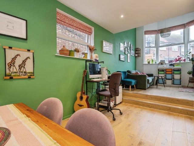 Flat for sale in London Borough of Croydon, Purley