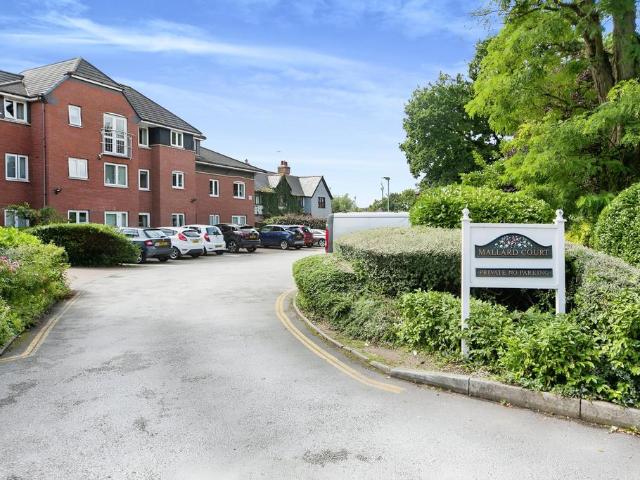 Flat for sale in Upton-by-Chester, Two Mills