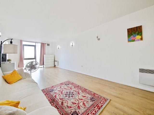 Flat for sale in Greater London