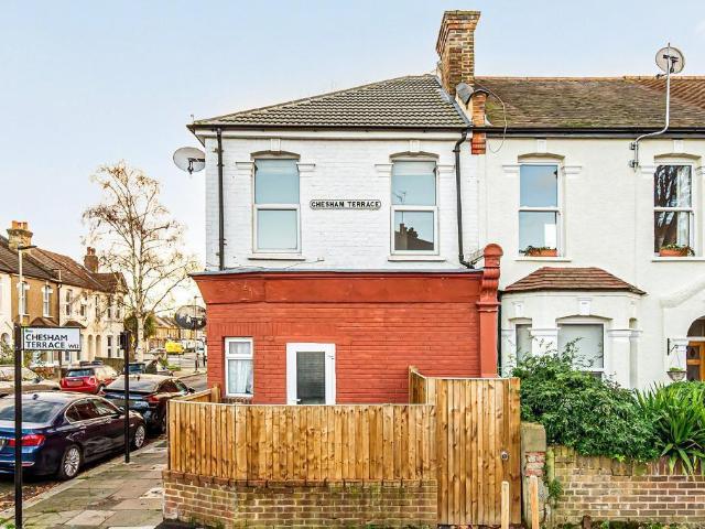 Flat for sale in London Borough of Ealing, Hanwell