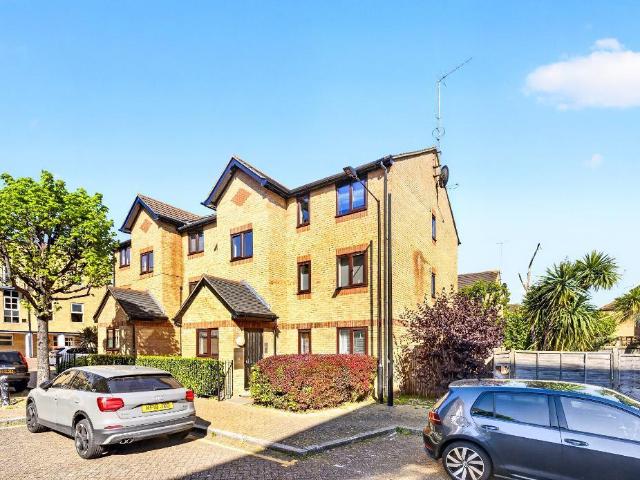 Flat for sale in Isle Of Dogs, Greater London