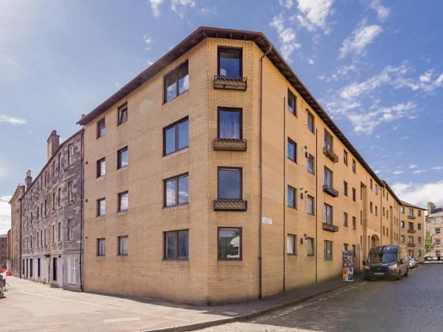 Flat for sale in Southside, Scotland