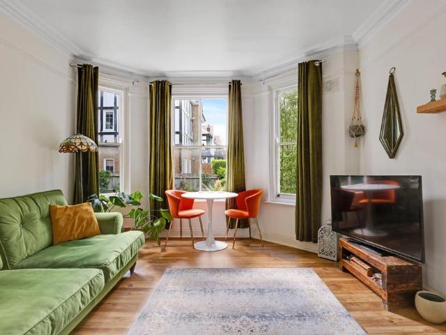 Flat for sale in London Borough of Lewisham, Forest Hill