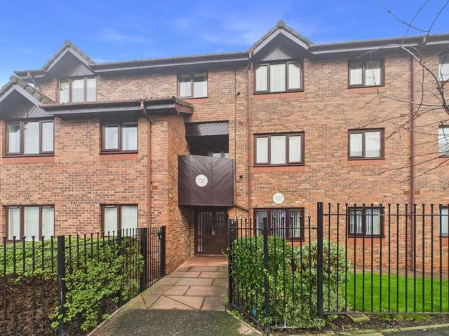 Flat for sale in Low Fell, Tyne And Wear